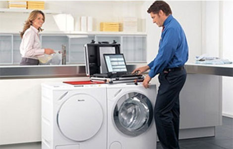 Libadiye bölgesinde Bosch beyaz eşya onarımı yapan teknisyen